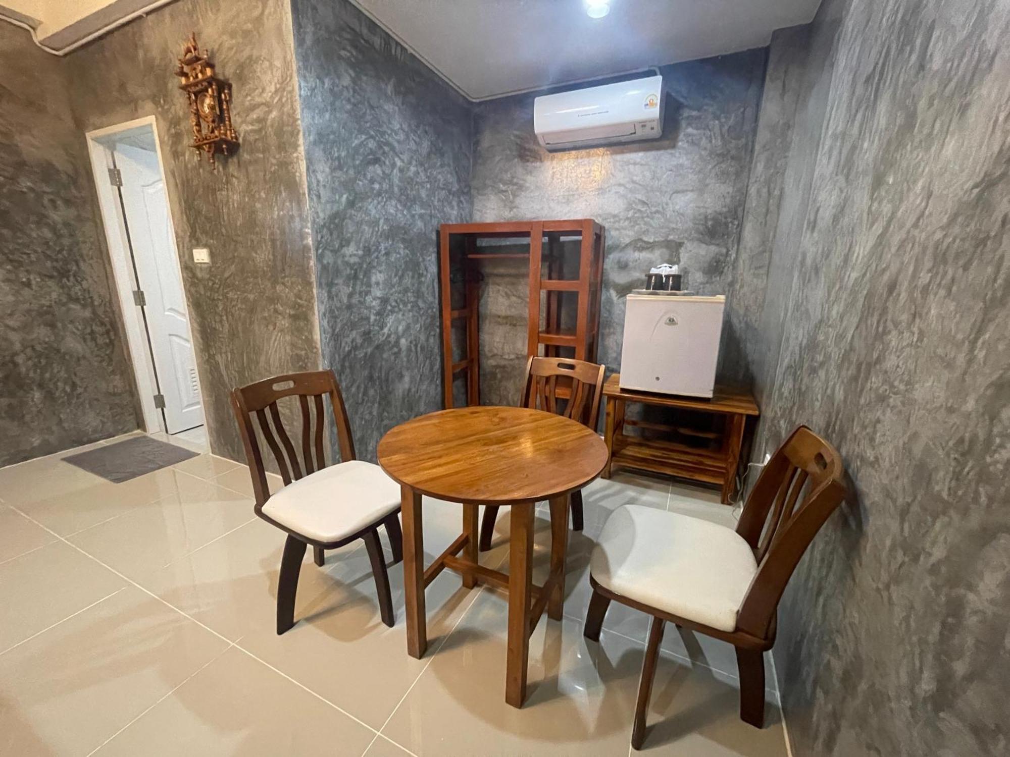 Mondee House @The Airport Hotel Thalang Luaran gambar